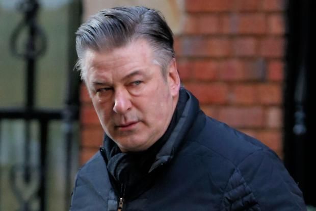 Алек Болдуин вновь предстанет перед судом по делу о непредумышленном убийстве во время съёмок фильма