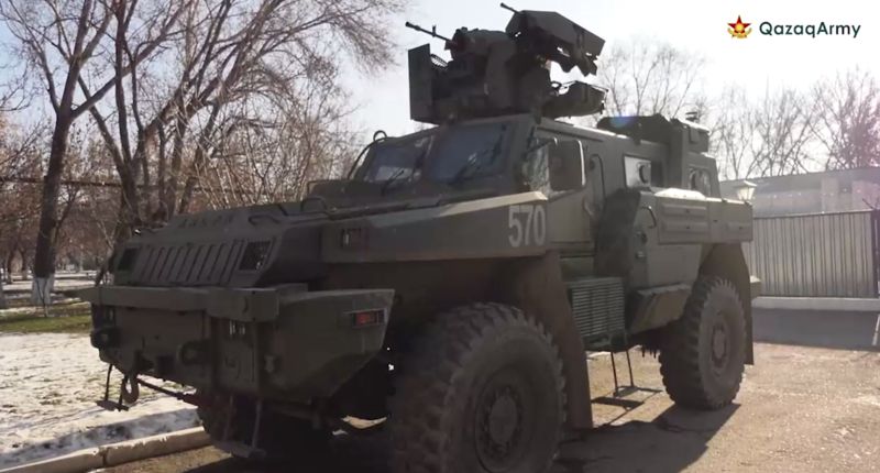 Более 500 единиц новой военной техники поступило в войска РК