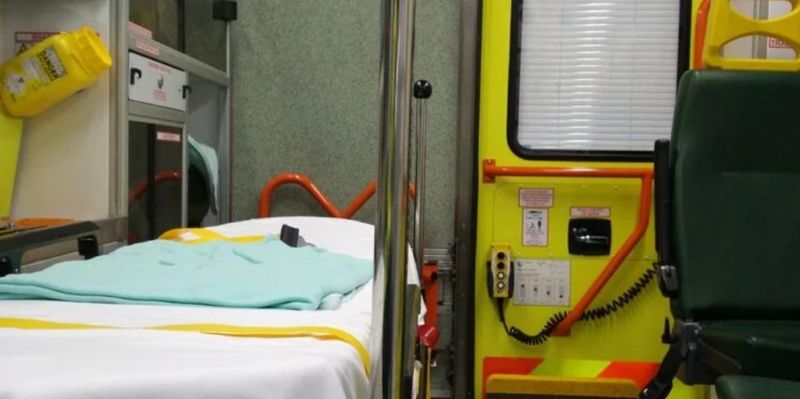 В Алматы карета скорой помощи упала в арык после столкновения с Рендж Ровером