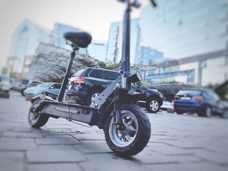 Лопнуло терпение: казахстанцы вновь требуют запретить электросамокаты