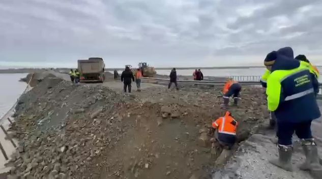 Плотину прорвало в Актюбинской области
