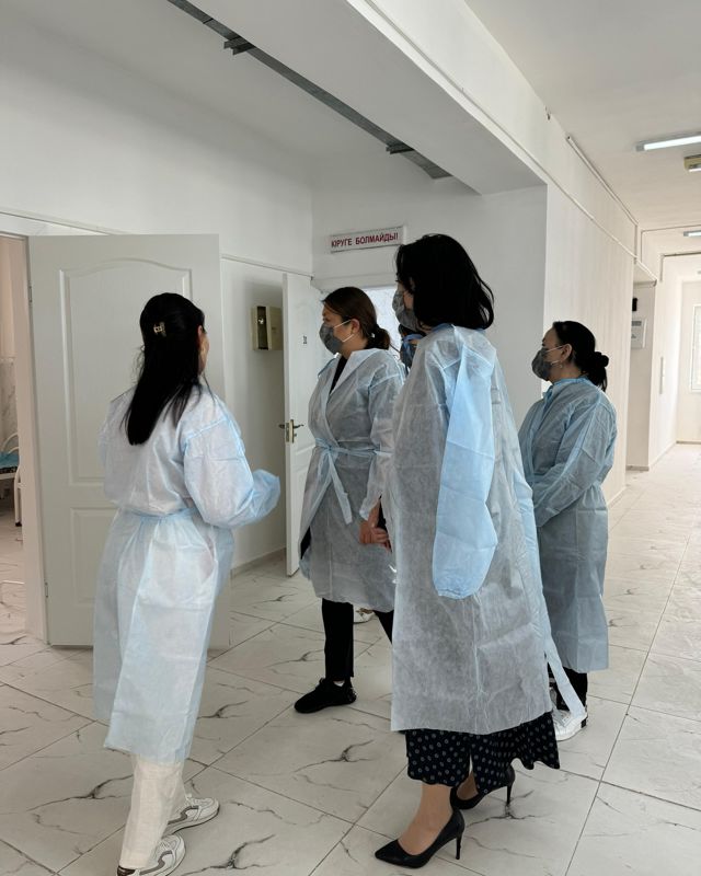 Закиева посетила детей, госпитализированных после массового отравления в Мангистау