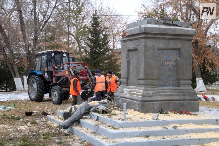 Старейший памятник Ленину в Павлодаре разрушил ураган