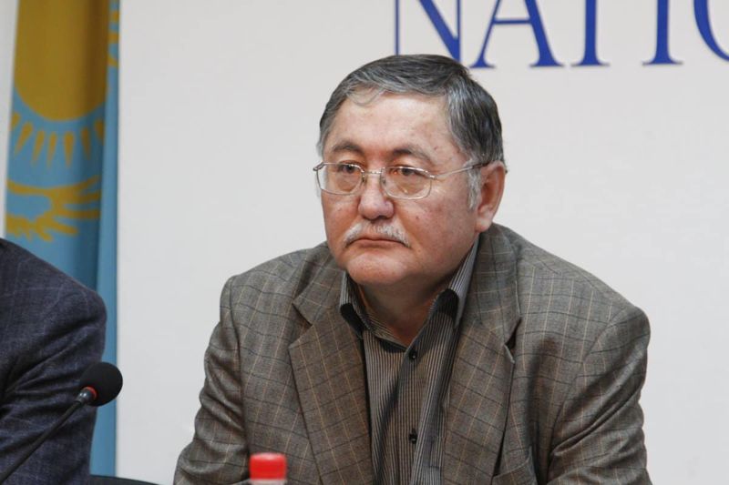 Задержанному Рысбеку Сарсенбаю понадобилась помощь медиков, его увезли в больницу