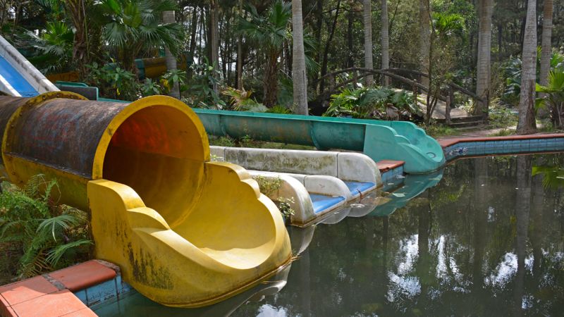 Заброшенный участок аквапарка в Актау: кто ответственен за 20 лет простоя?