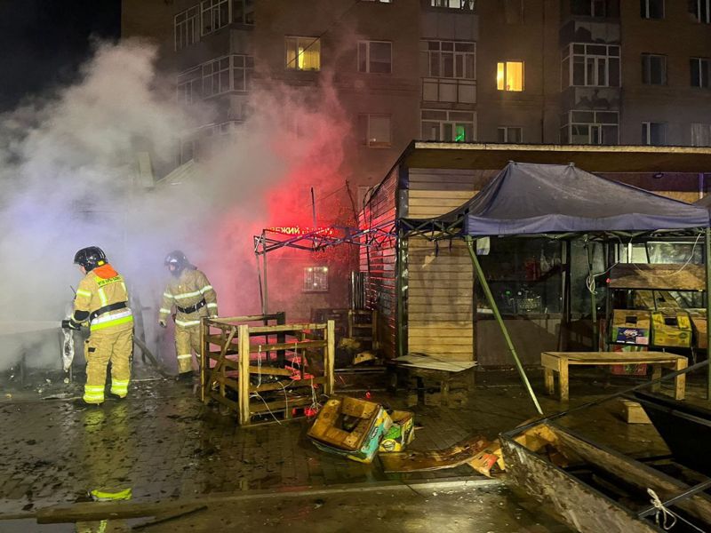 В Астане загорелась и взорвалась донерная