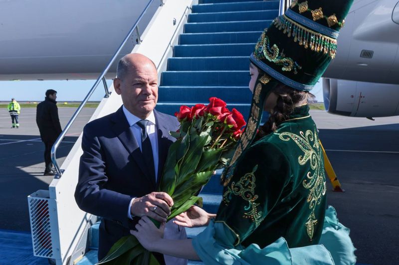 Олаф Шольц прибыл с официальным визитом в Казахстан