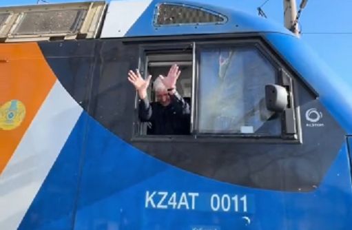 Железнодорожники показали, как отправляют своих на пенсию