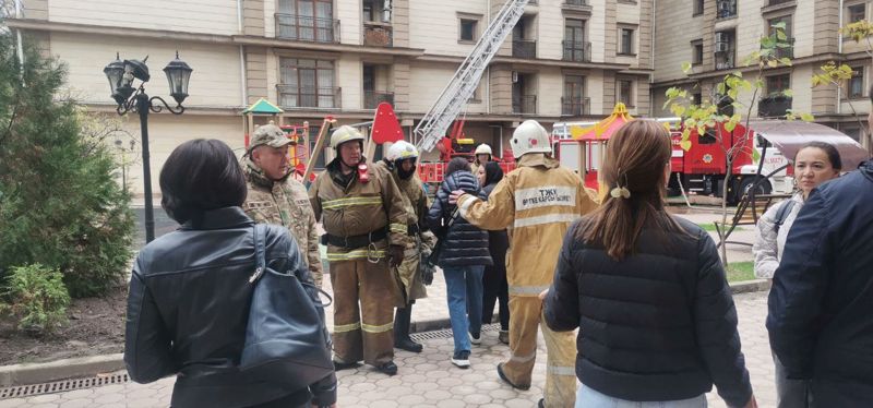В Алматы ликвидировали пожар в доме в районе Курмангазы-Байтурсынова