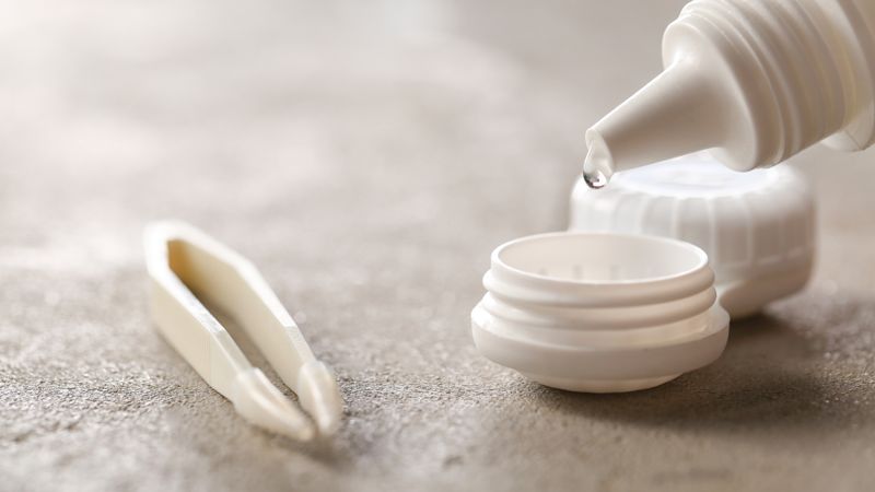 Минздрав Казахстана приостанавливает продажу капель для контактных линз