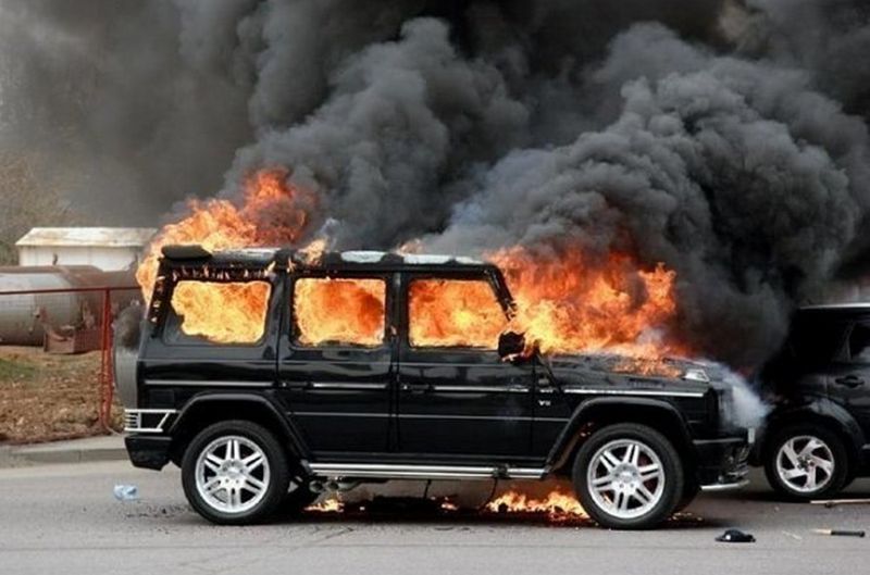 В Актау мужчину попал в тюрьму за поджог «Гелендвагена»