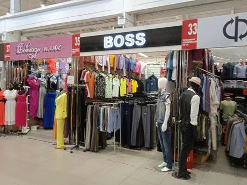 Поддельную одежду HUGO BOSS изъяли на рынке в Алматы