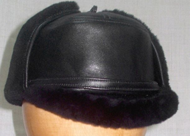 Блогера оштрафовали за ношение головного убора прокурора