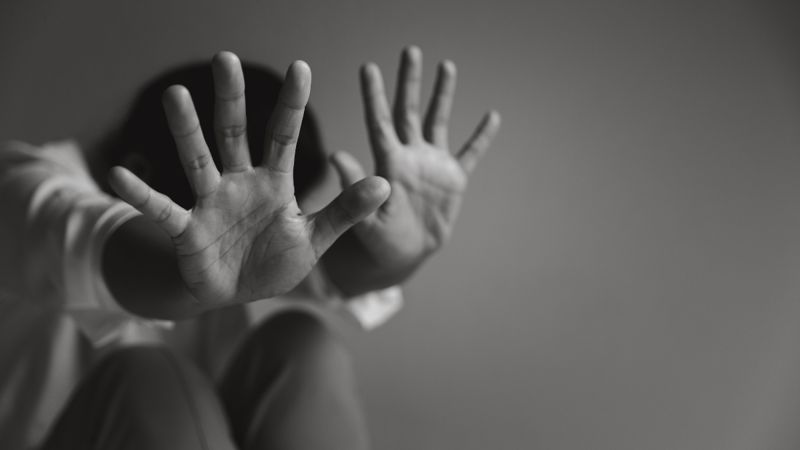 Трогал 10-летнюю девочку: в насилии над ребенком подозревают жителя Павлодара