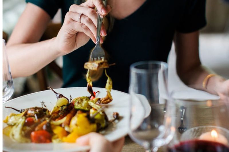 Чаевые без согласия: оплату за обслуживание могут исключить из счёта в ресторанах