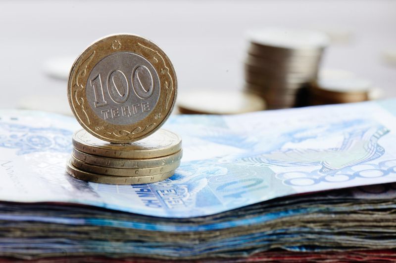 Прошлые переводы казахстанцев проверять не будут — Минфин