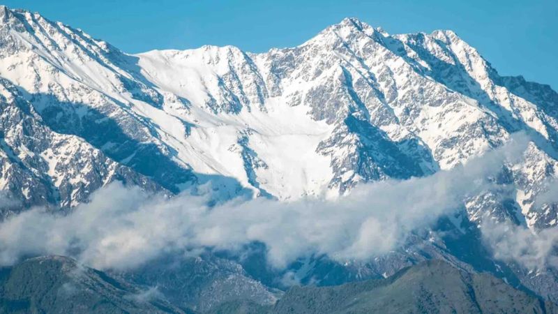 Туриста, потерявшегося в горах Алматы, нашли спустя сутки