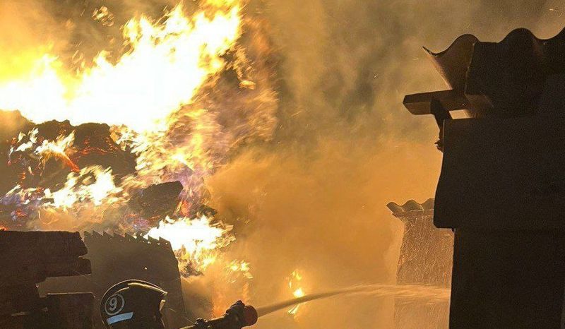 В Талдыкоргане семья едва не сгорела в горящем доме