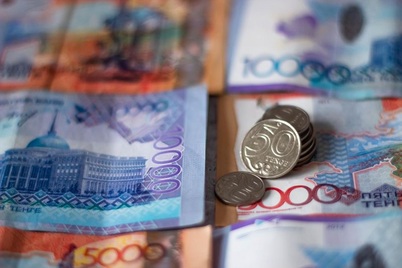 Минимальную зарплату в Казахстане планируют повысить с 2026 года