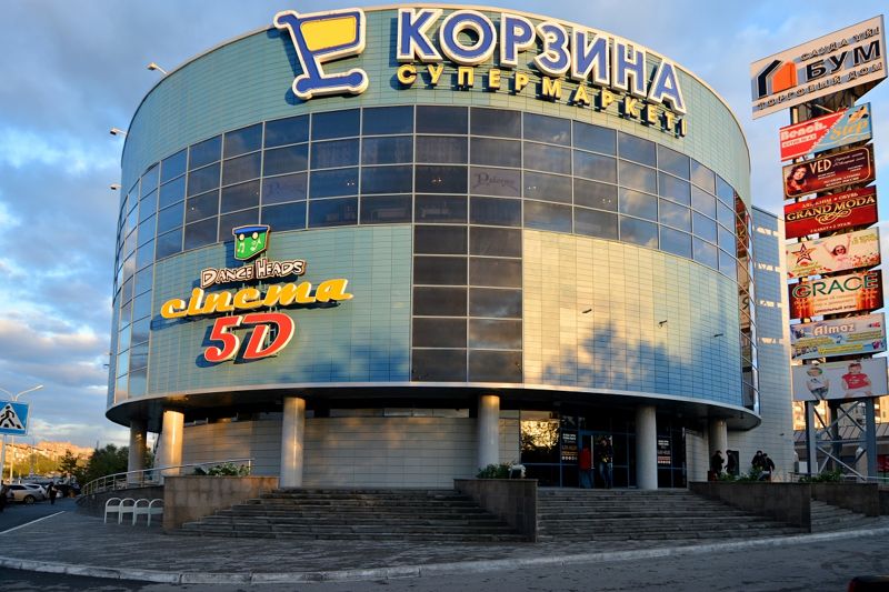 Потолок рухнул в супермаркете "Корзина" в Темиртау