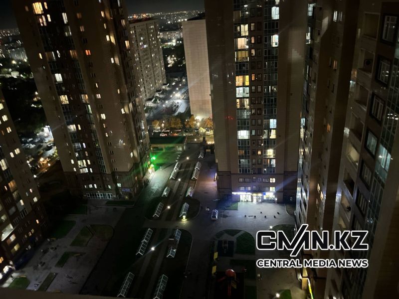 Будто проклятый: алматинцы рассказали о доме, из окна которого упала девушка