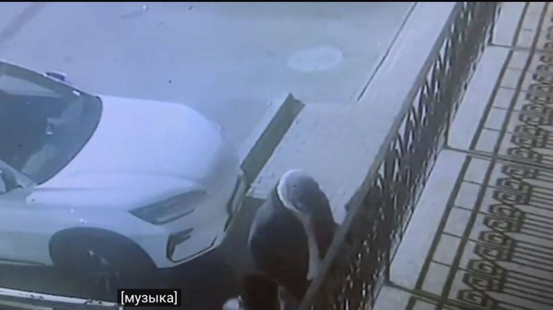 Грабили одиноких прохожих по ночам: в Алматы задержали двух подозреваемых