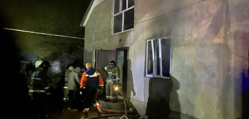 Пенсионерку с внуками спасли из горящего дома из Жамбылской области