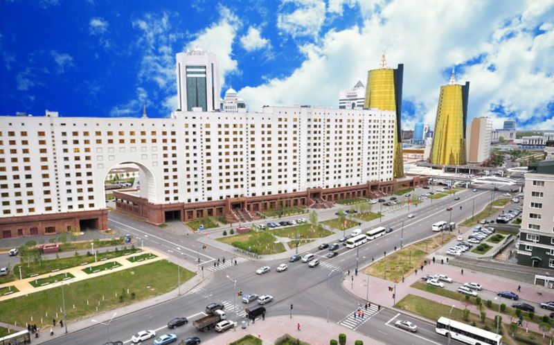 Для россиян дороже: кто продает подъезд в Доме министерств в Астане за 3,6 млн евро?