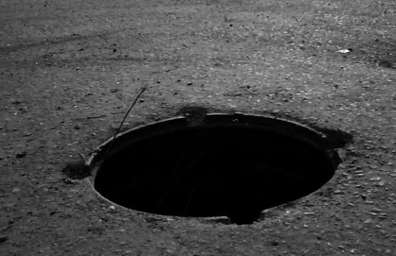 Ребёнок провалился в септик в Талдыкоргане: в отделе ЖКХ подключили полицию