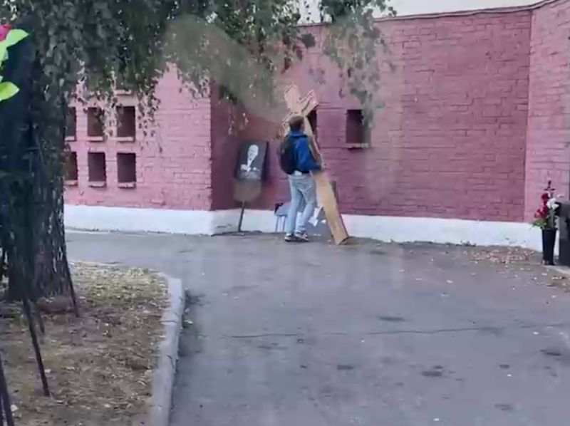 В Москве разгромили могилу Александра Маслякова