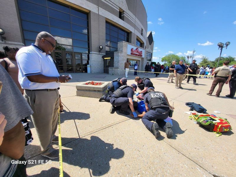 В США выпускной в средней школе закончился стрельбой, ранено два человека