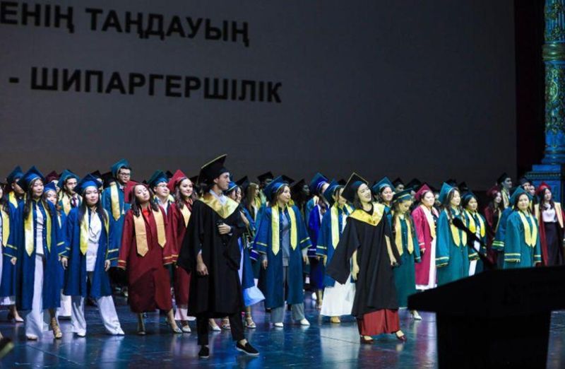 Больше 10,5 тысяч выпускников медицинских вузов получили дипломы