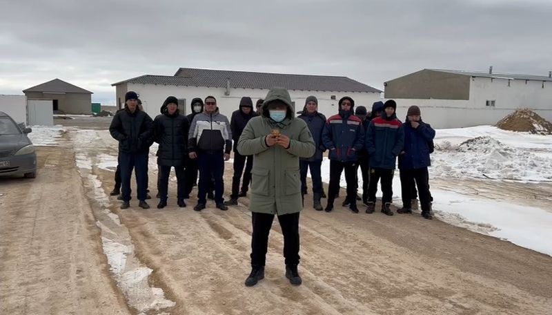 Жители Жетыбая требуют взять их на работу вместо бастующих сотрудников Westoil