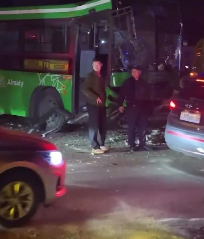 В Алматинской области пассажирский автобус упал с моста