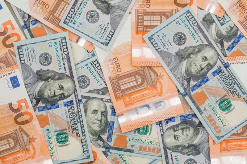 Разницу курсов покупки и продажи валюты ограничат в РК