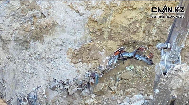 Провалившийся под землю автобус спасателей нашли в Павлодарской области