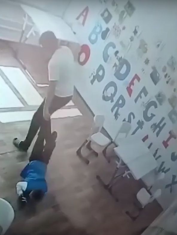 Бил и таскал по полу: в Туркестанской области уголовное дело завели на сотрудника коррекционного центра