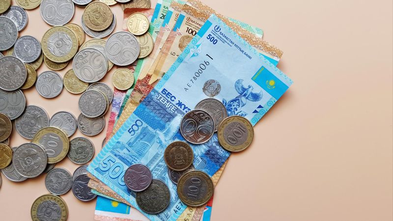 Почему правительство не спешит поднимать минимальную зарплату, объяснил Жумангарин