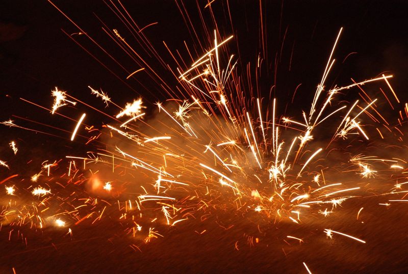 Можно, но осторожно: в МВД напомнили о правилах запуска фейерверков