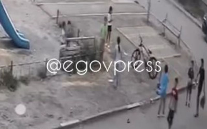 Малыши устроили массовую драку на песочнице: полиция всех арестовала