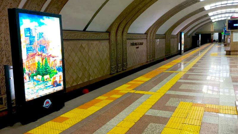 Алматы метросында жаңа уақытша қоршаулар сыналуда