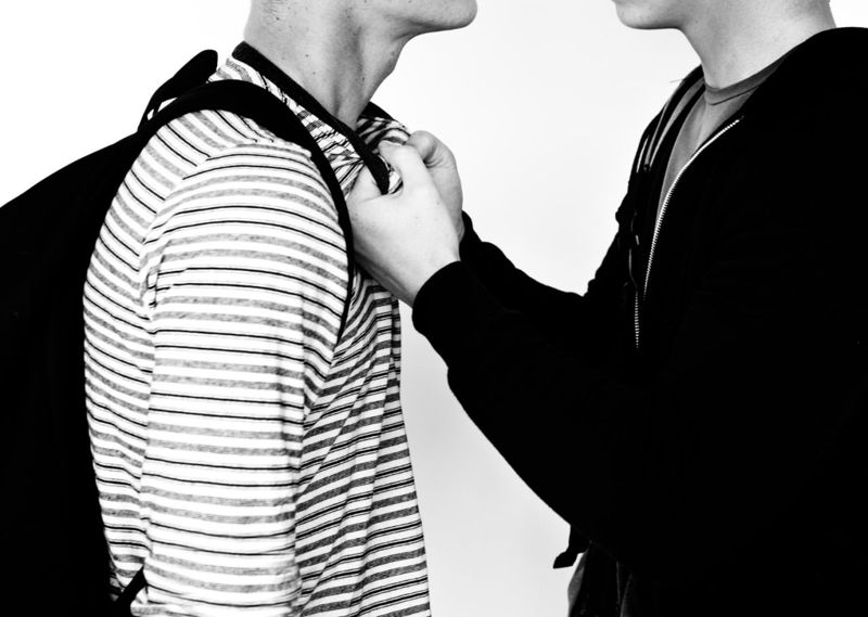 Отец из Актау снимал драку сына на телефон и оказался в полиции