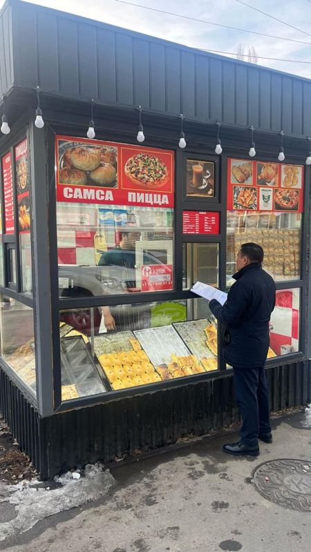 В Алматы убрали более 300 киосков с самсой, пиццей и чебуреками