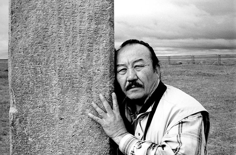 В США умер народный писатель Казахстана Мухтар Магауин