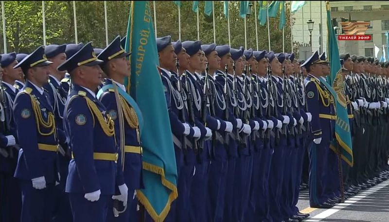 Говорит и вещает Астана: в столице начался военный парад