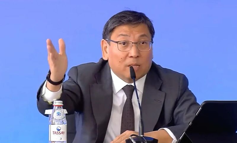 Алматының тұрғыны Досаевтың халықпен кездесуінде жанжал шығарды