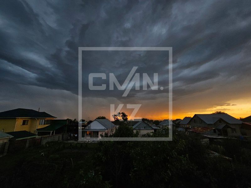 Штормовое предупреждение по всей стране: Казахстан готовится к резкому ухудшению погоды