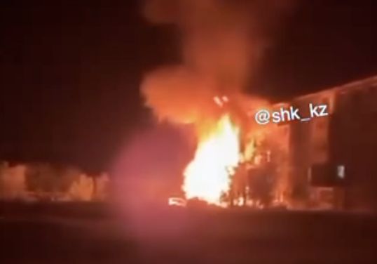 Авто с газовым баллоном взорвалось у пятиэтажного дома в Шахтинске