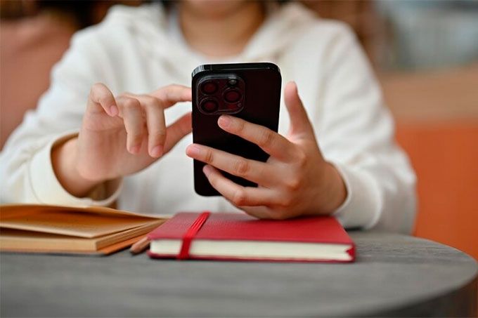Школьники смогут использовать телефоны на уроках – норма не войдет в Цифровой кодекс