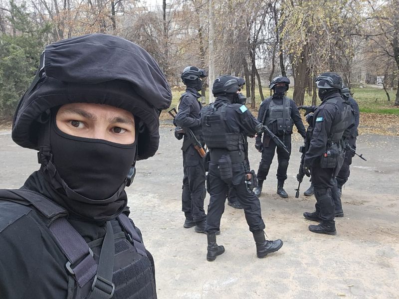 Пранкеры в форме сотрудников МВД возмутили депутатов